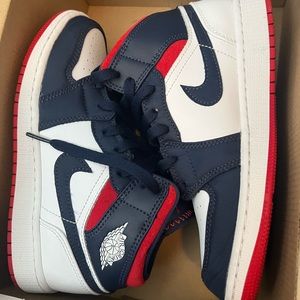Jordan 1’s size 4 youth  -comes with the Jordan box when I ship 😁👍🏼